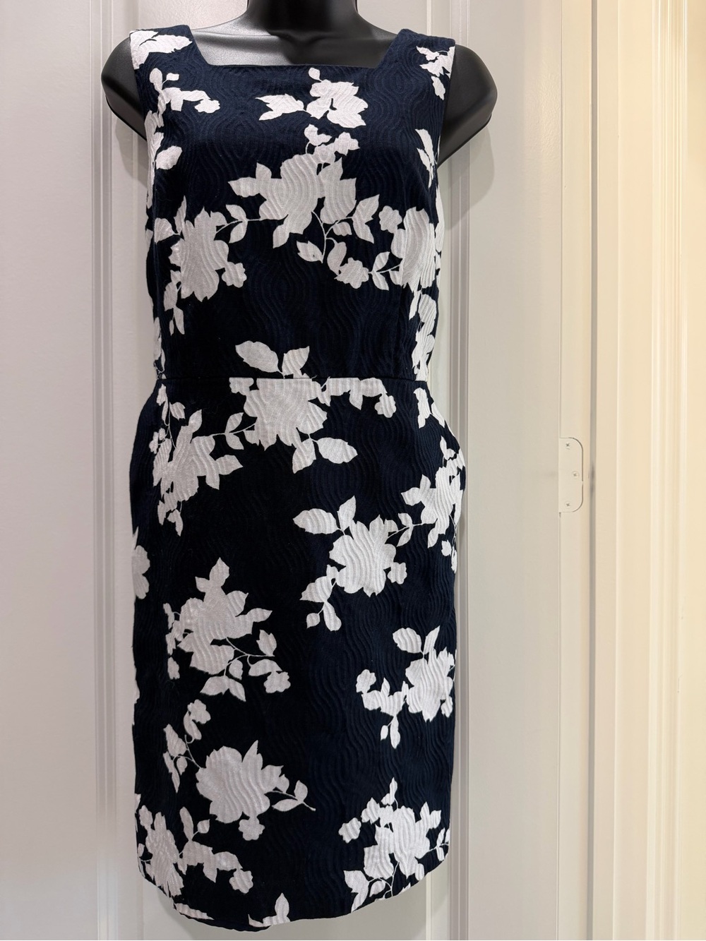 Talbots Petites 8P Navy White Floral Textured Sheath Dress Pockets